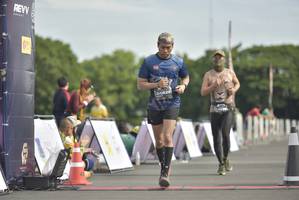 BIB: 0829
                            <button type="button" onclick="openModal(4942744)" class="btn btn-primary btn-sm float-right btn-popup" data-toggle="modal" data-target=".modal-high-quality">
                        <i class="fas fa-shopping-cart"></i> Add to Cart
                    </button>
                                            <button type="button" onclick="isThisMe(4942744, true)" class="btn btn-success btn-sm float-right btn-popup btn-isme hidden" data-toggle="tooltip" data-placement="bottom" title="นี่คือรูปของคุณใช่ไหม คลิกที่นี่เพื่อเอาเข้าอัลบั้ม">
                        <i class="fas fa-plus"></i> Add to album
                    </button>
                    <button type="button" onclick="isThisMe(4942744, false)" class="btn btn-warning btn-sm float-right btn-popup btn-isnotme hidden">
                        <i class="fas fa-ban"></i> Remove from album
                    </button>